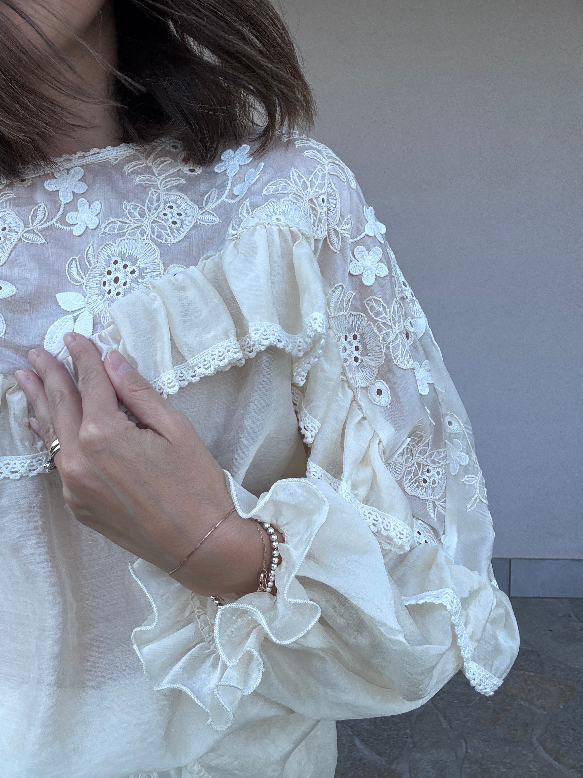 Blusa ricamo